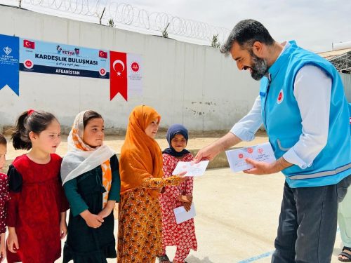 Himayeye muhtaç bir yetim çocuk